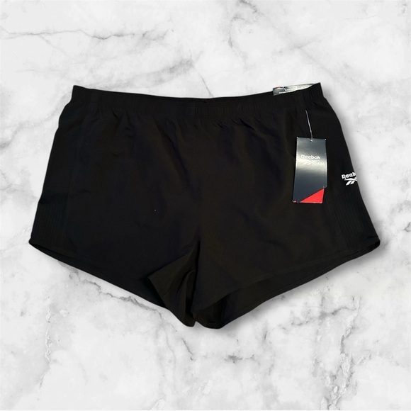 Reebok women’s Run With It shorts nwt 009 - Picture 3 of 4